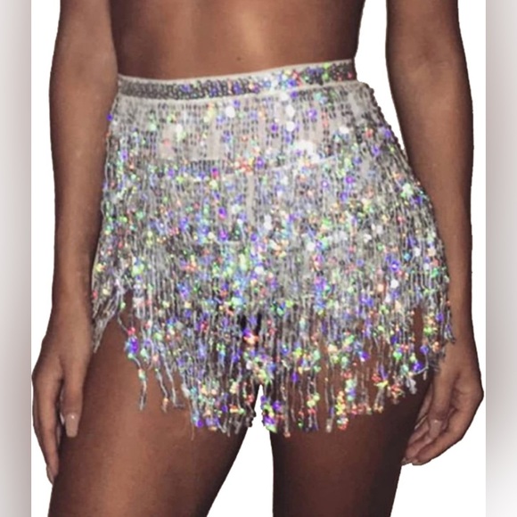 Dresses & Skirts - NWT Women’s Silver Sequined Mini Skirt- Medium